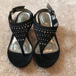 Black wedges